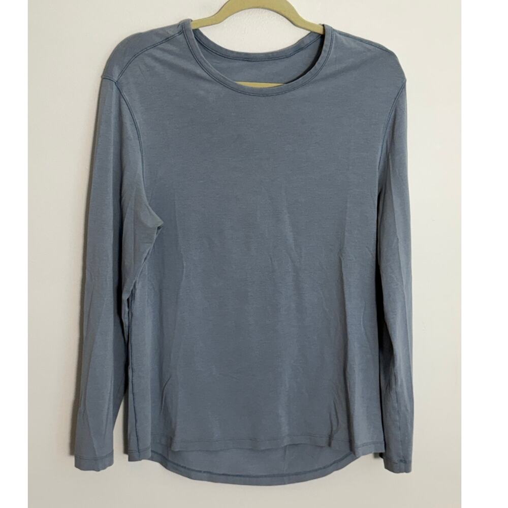 Lululemon Men's Medium Light greyish blue long sleeve shirt